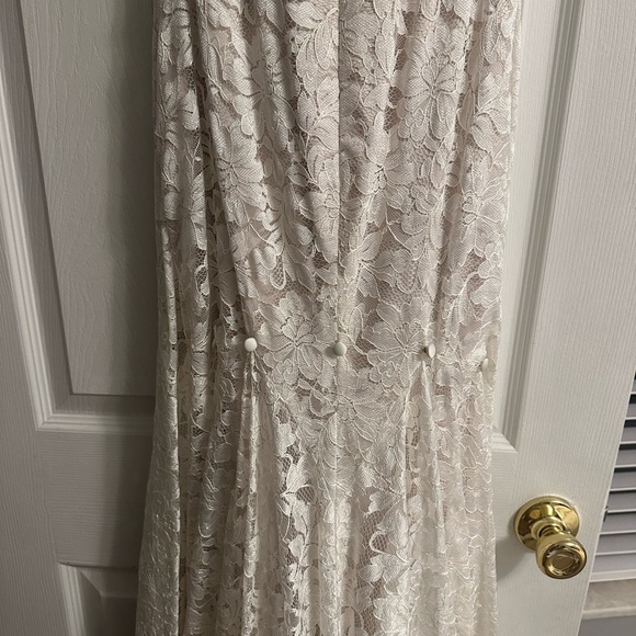 Wedding Gown - Picture 6 of 15